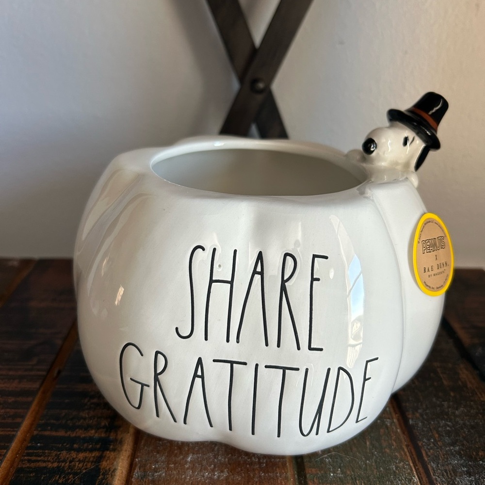 Rae Dunn Peanuts Snoopy SHARE GRATITUDE Pumpkin Shaped Bowl Pilgrim Hat NEW